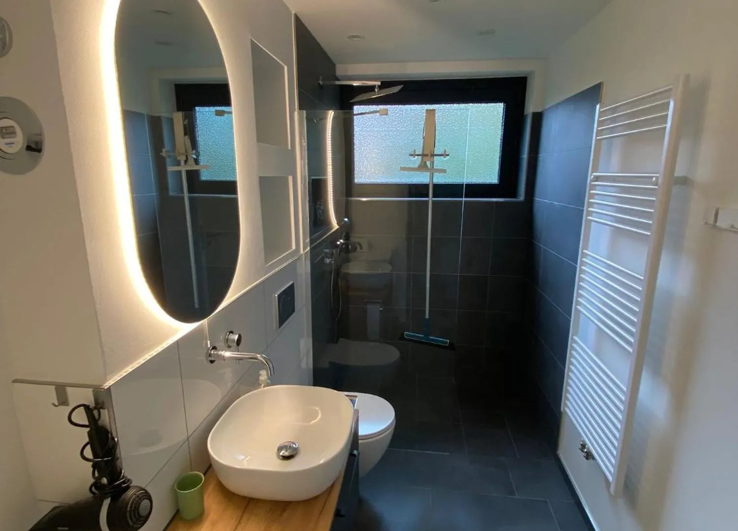 Moderne 2-Zimmer-Wohnung Mit Garten Hannover 0*,  Almanya